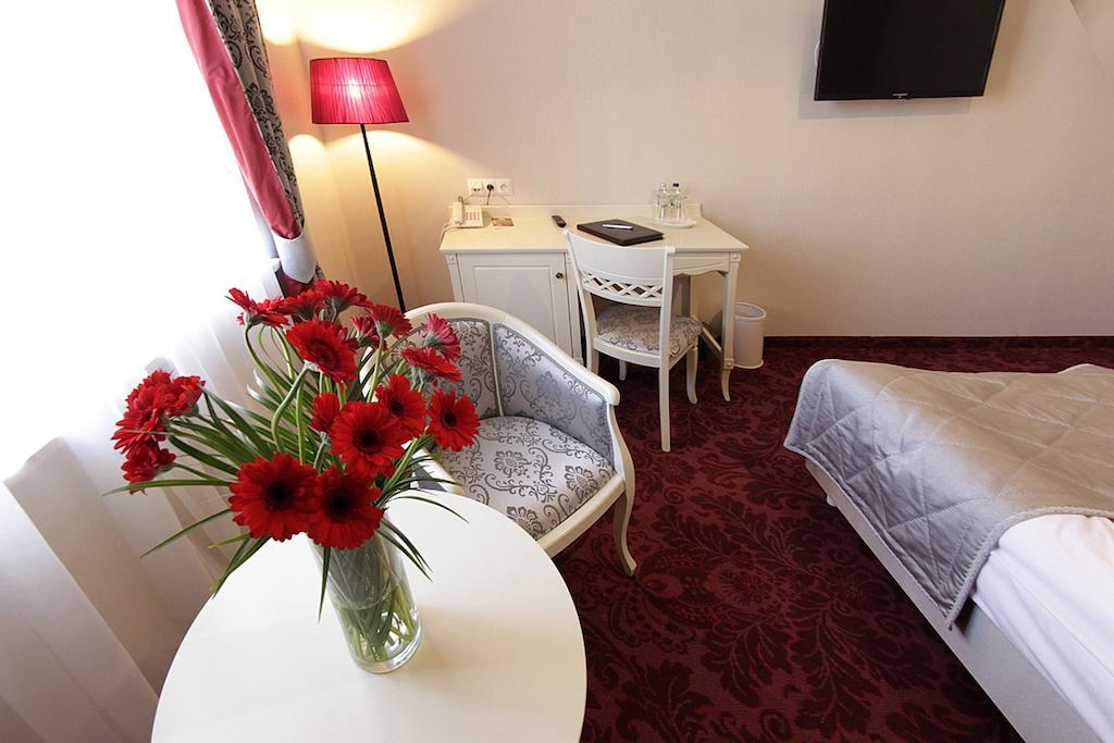 Hotel Jaroslaw Room photo