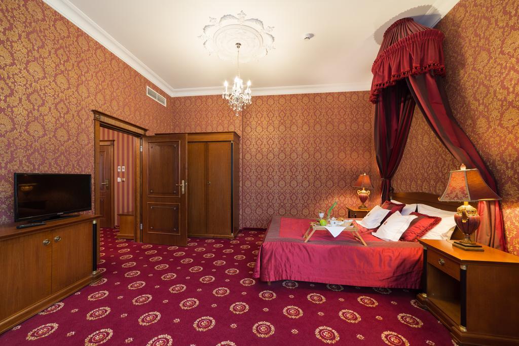 Hotel Jaroslaw Exterior photo