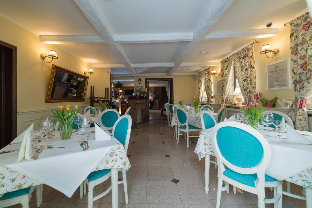 Hotel Jaroslaw Exterior photo